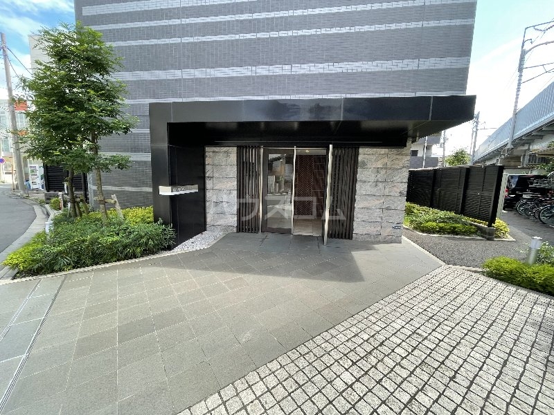 21/30 エントランス