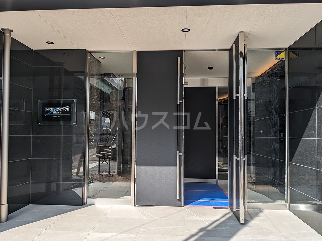 21/30 エントランス