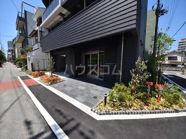 24/30 エントランス