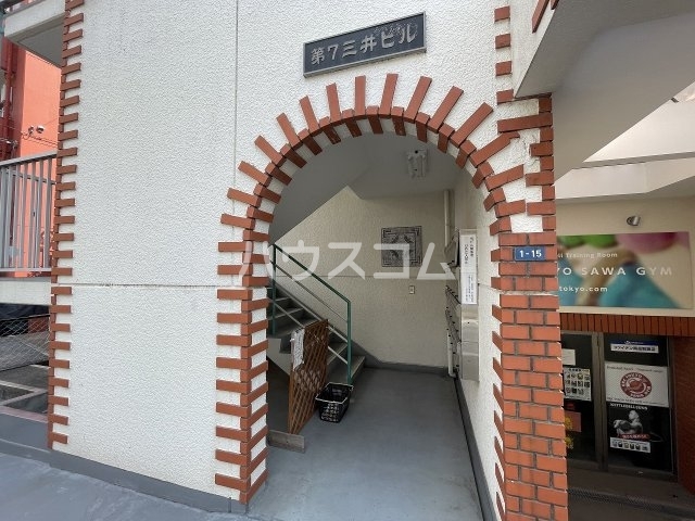 14/15 エントランス