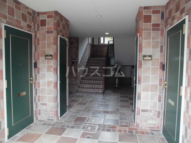 21/30 エントランス