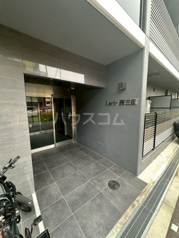 23/26 エントランス