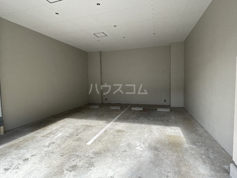 27/30 駐車場
