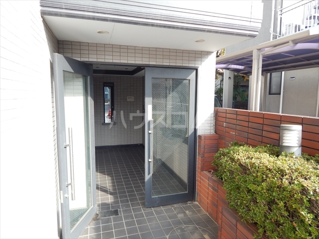 23/30 エントランス