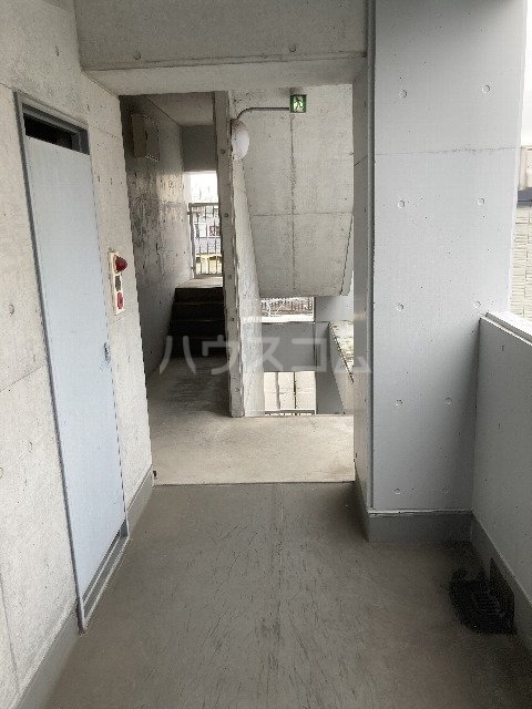 21/30 エントランス