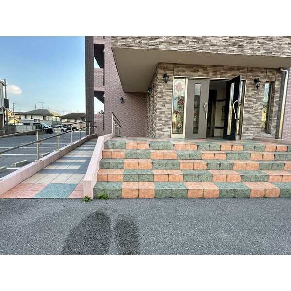 19/26 エントランス