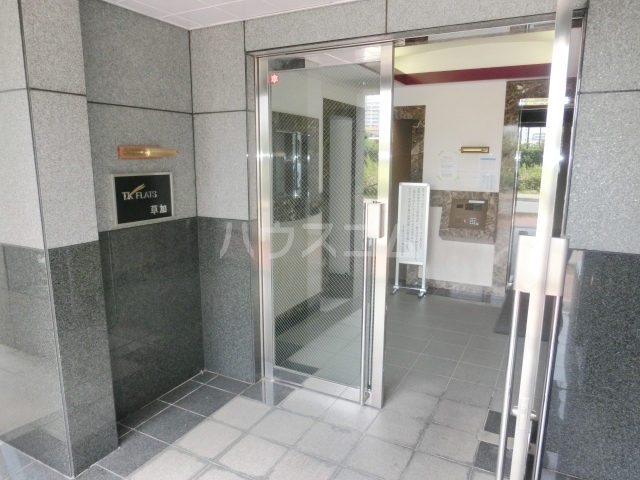 20/30 エントランス