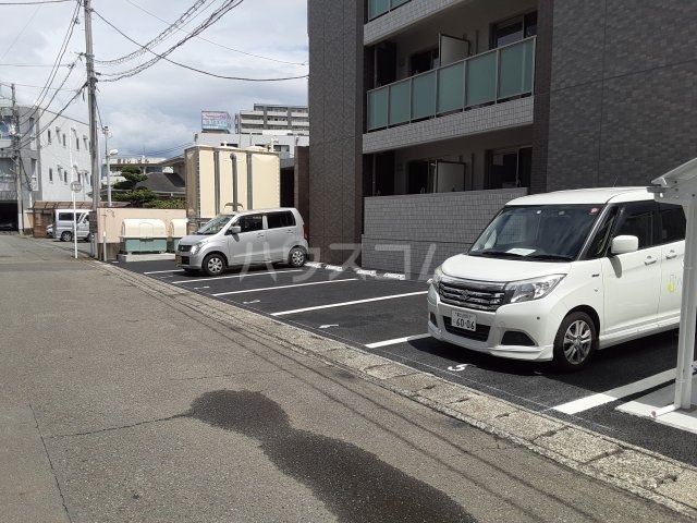 24/25 駐車場