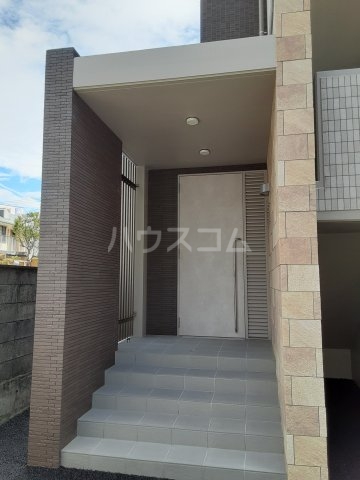 25/27 エントランス