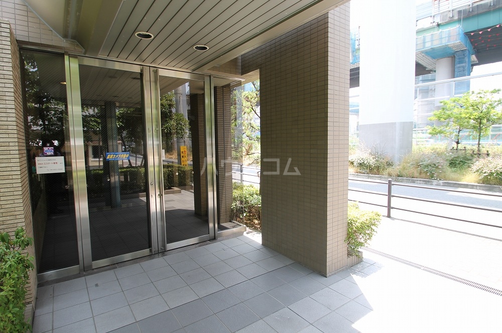 27/30 エントランス