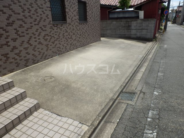 28/30 駐車場