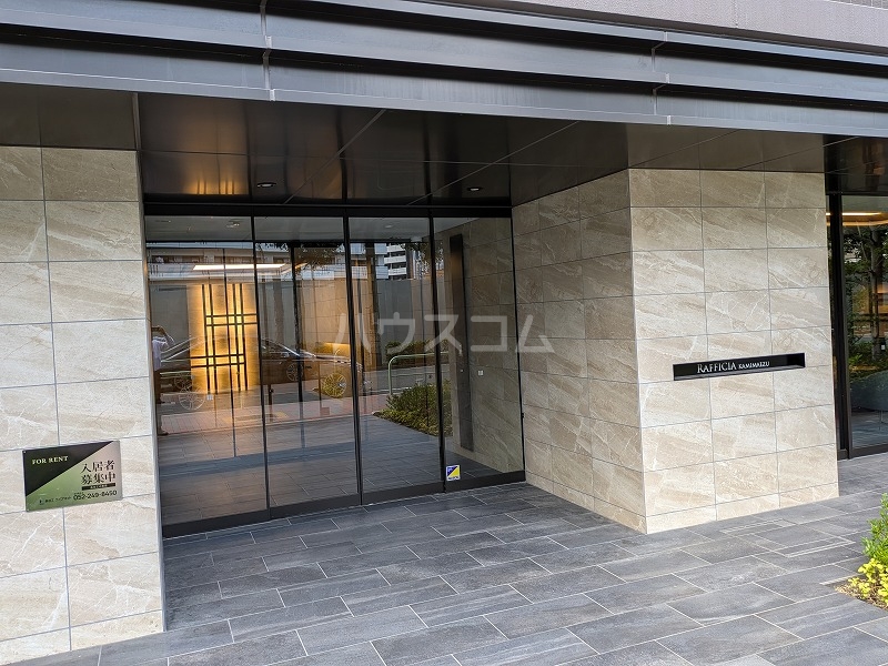 21/28 エントランス