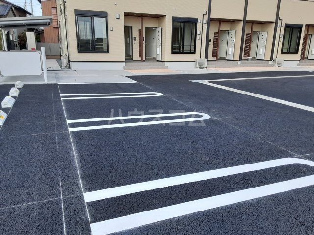22/28 駐車場