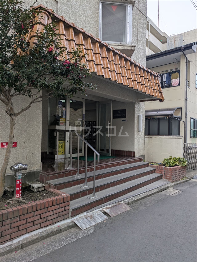 27/30 エントランス