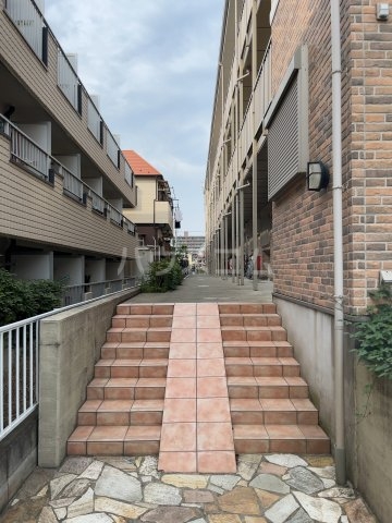 17/25 エントランス