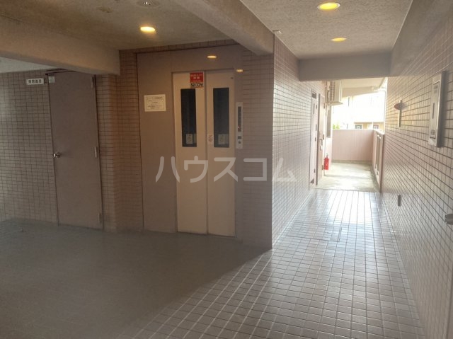 28/30 エントランス