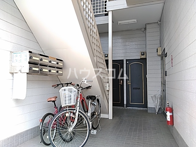 27/30 エントランス