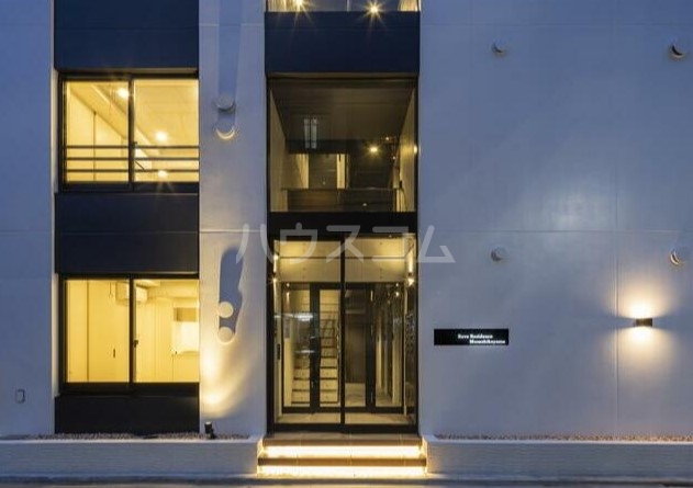 2/4 エントランス