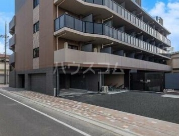 22/28 エントランス