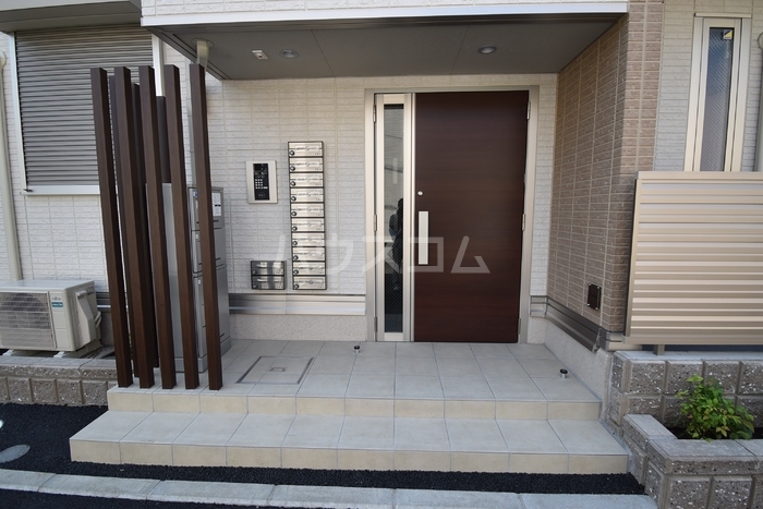 20/30 エントランス