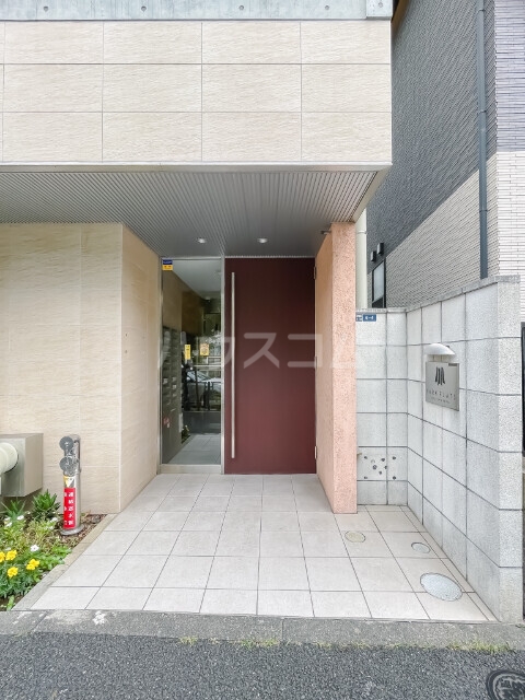 21/30 エントランス