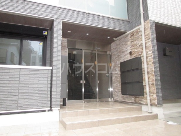 18/23 エントランス