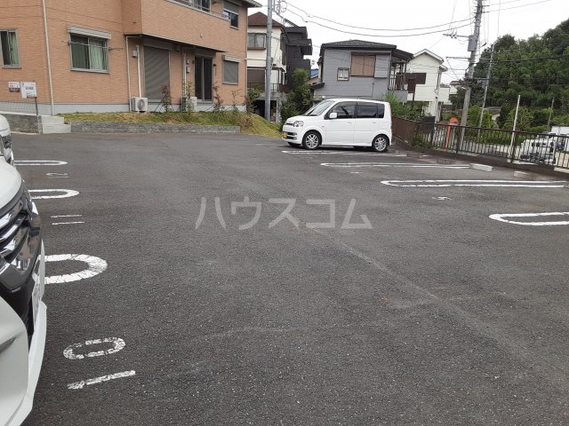 23/26 駐車場