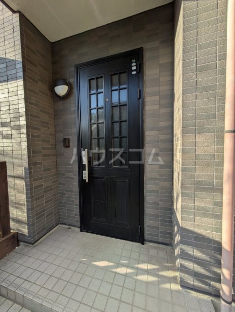 28/30 エントランス