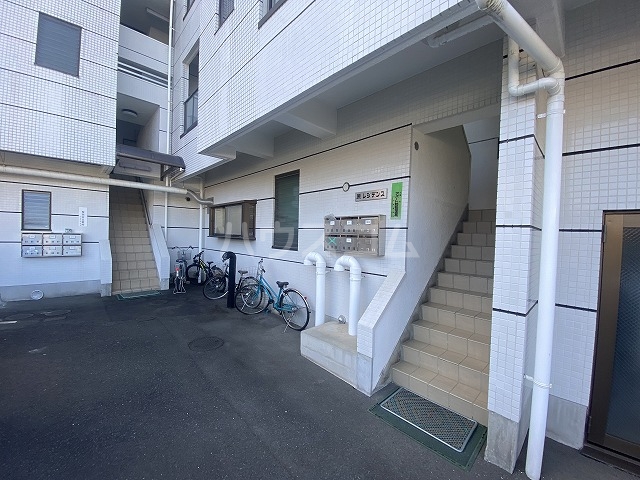 28/30 エントランス