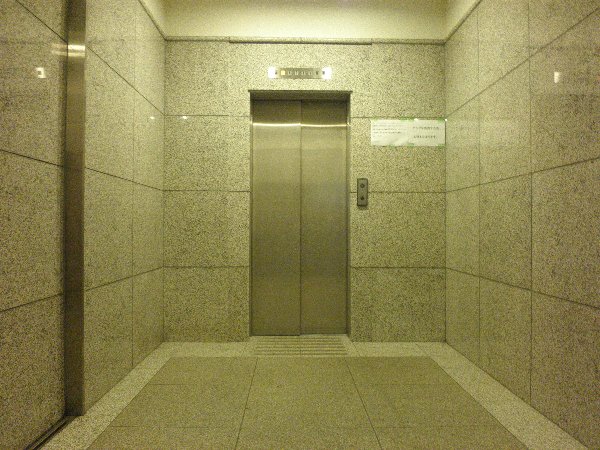 22/30 エントランス