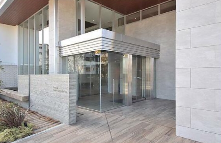 19/30 エントランス