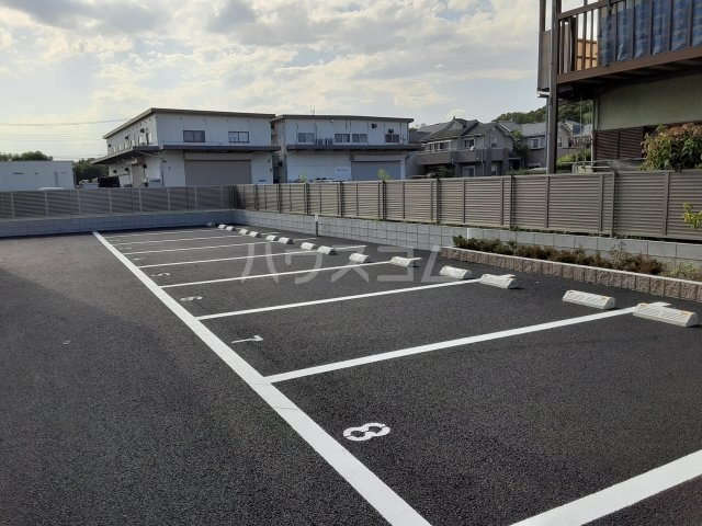 27/30 駐車場