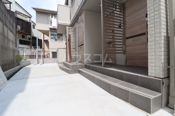 16/26 エントランス