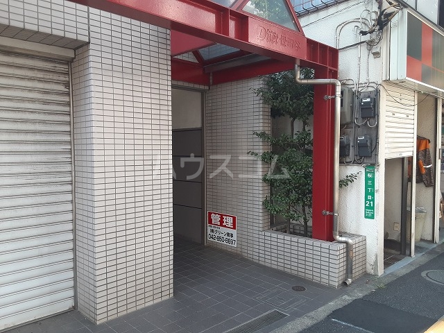 28/30 エントランス