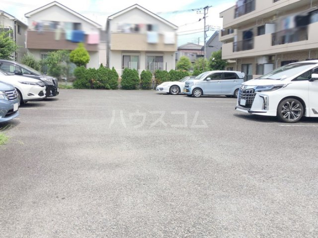 2/5 駐車場