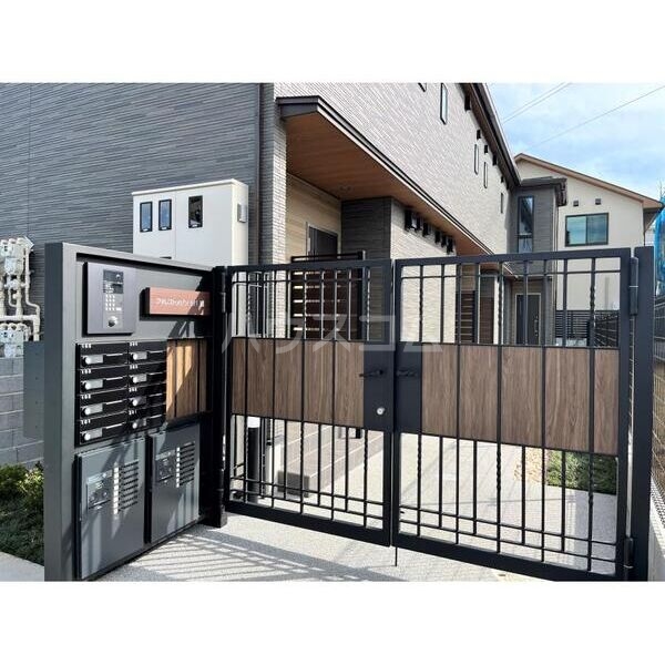 14/25 エントランス