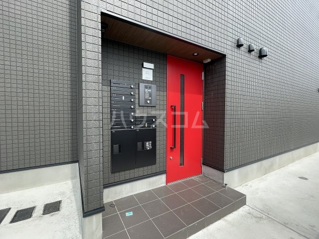 22/28 エントランス