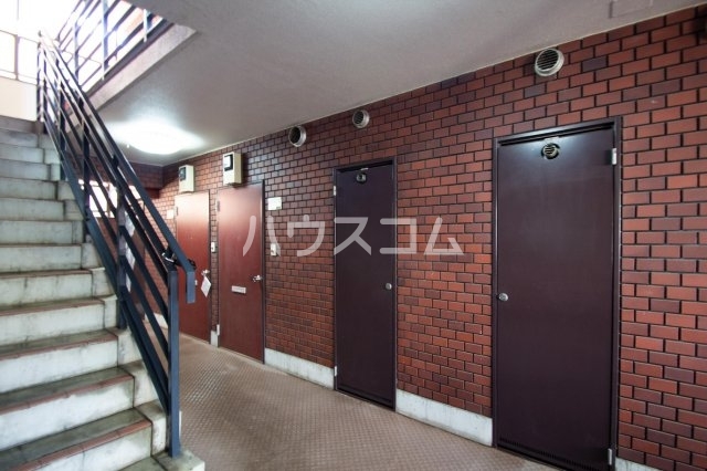 24/30 エントランス