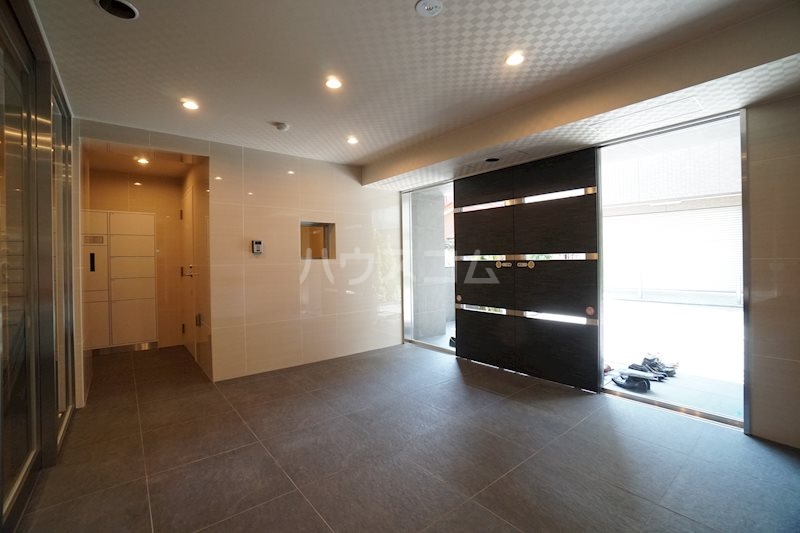 26/30 エントランス