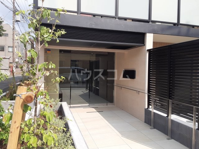 16/20 エントランス