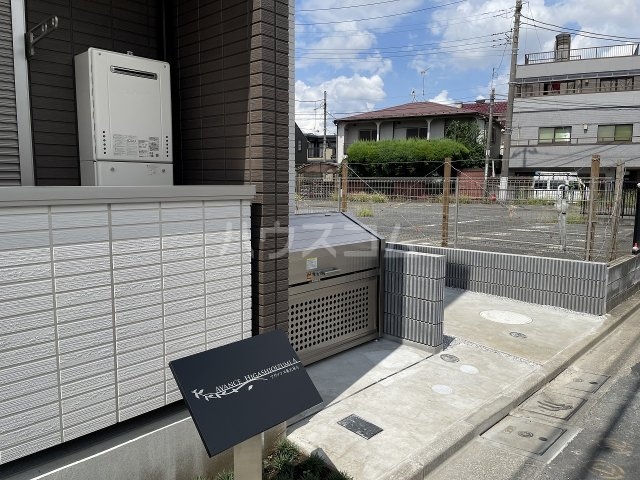 23/30 エントランス