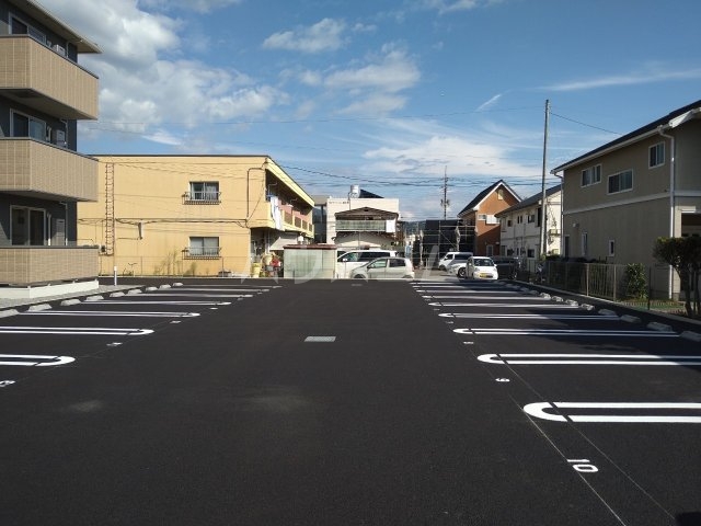 18/18 駐車場