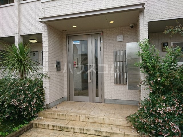 19/30 エントランス