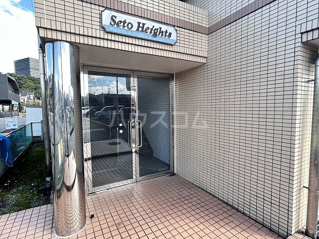 28/30 エントランス