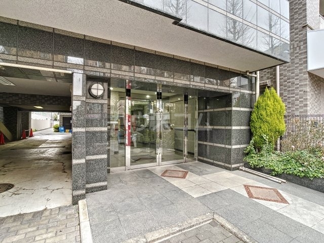 23/28 エントランス