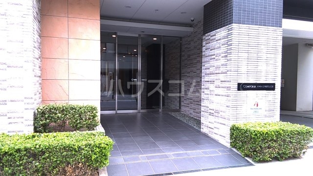 27/30 エントランス