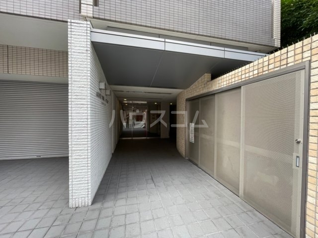 18/23 エントランス