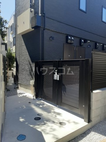 25/30 エントランス