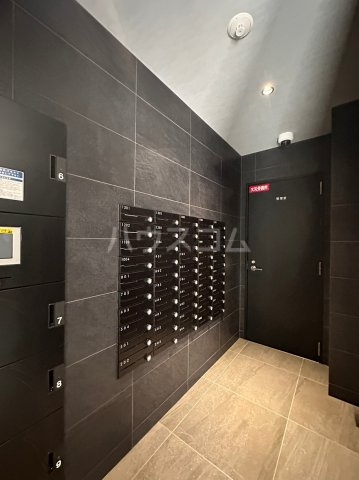 23/30 エントランス