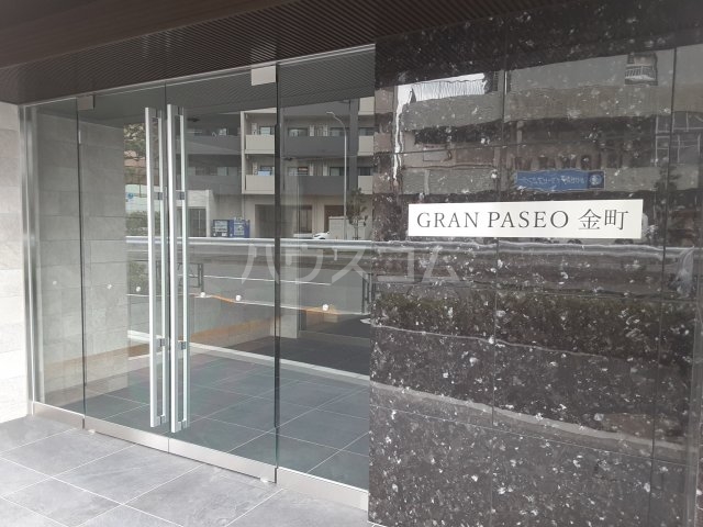 24/30 エントランス